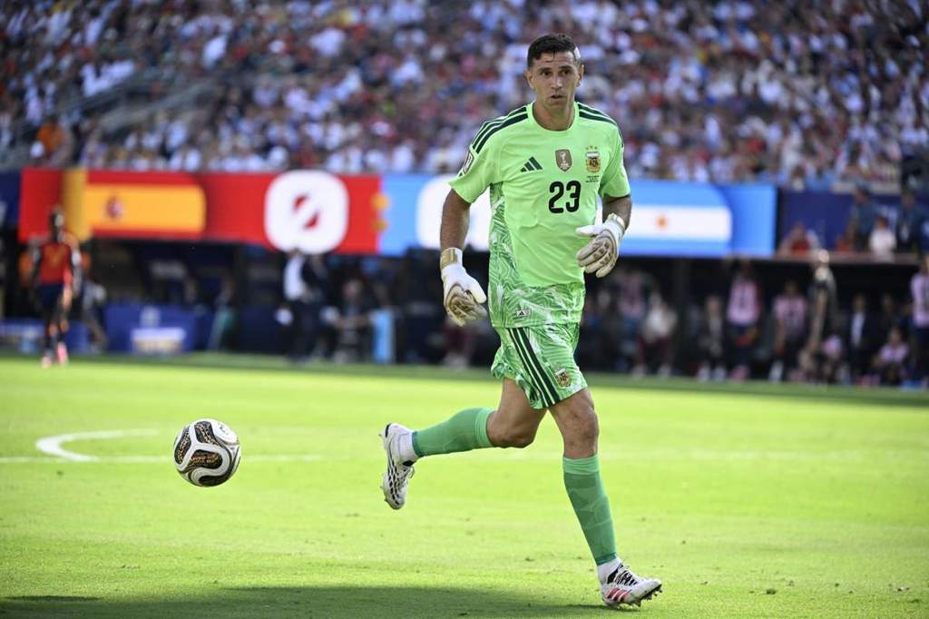 Emiliano Martinez Isyaratkan Pensiun dari Timnas Argentina