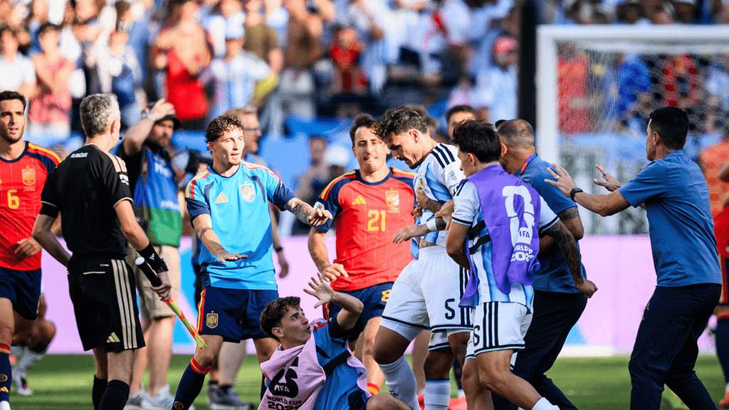 FIFA Hapus Catatan Kartu Merah Leandro Paredes di Final Piala Dunia